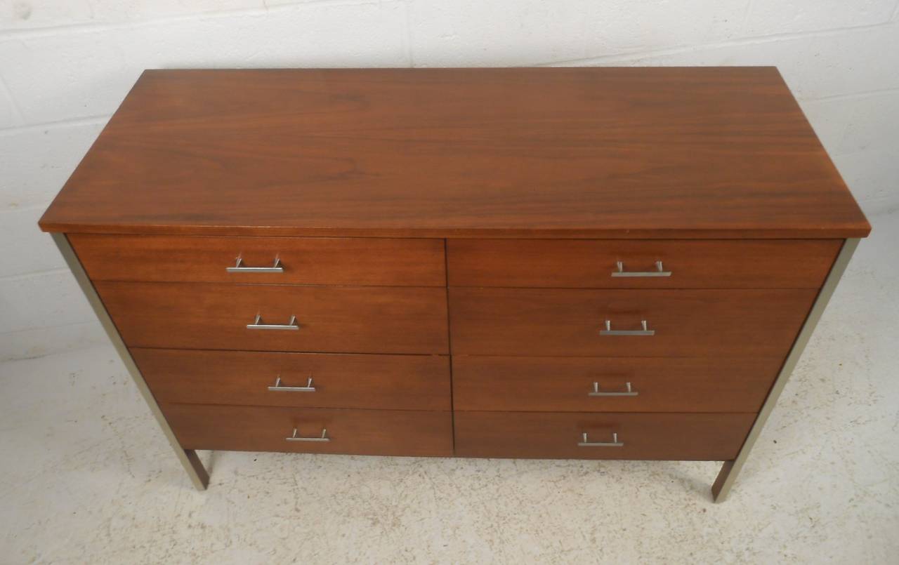 Paul McCobb Eight-Drawer Dresser for Planner Group In Good Condition In Brooklyn, NY