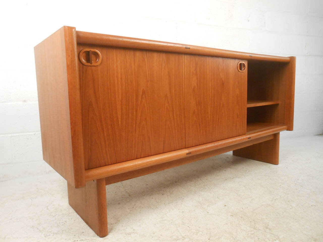 Scandinavian Teak Sideboard with Display Topper In Good Condition In Brooklyn, NY
