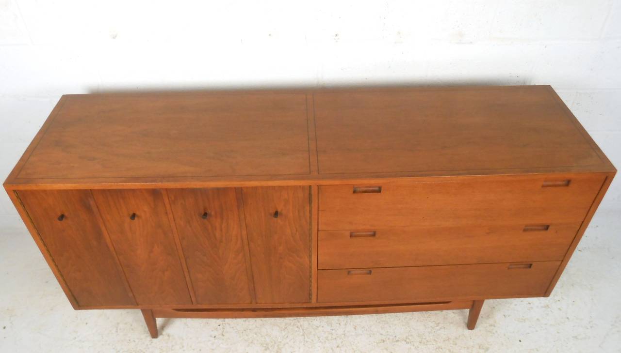 20th Century American of Martinsville Six-Drawer Dresser