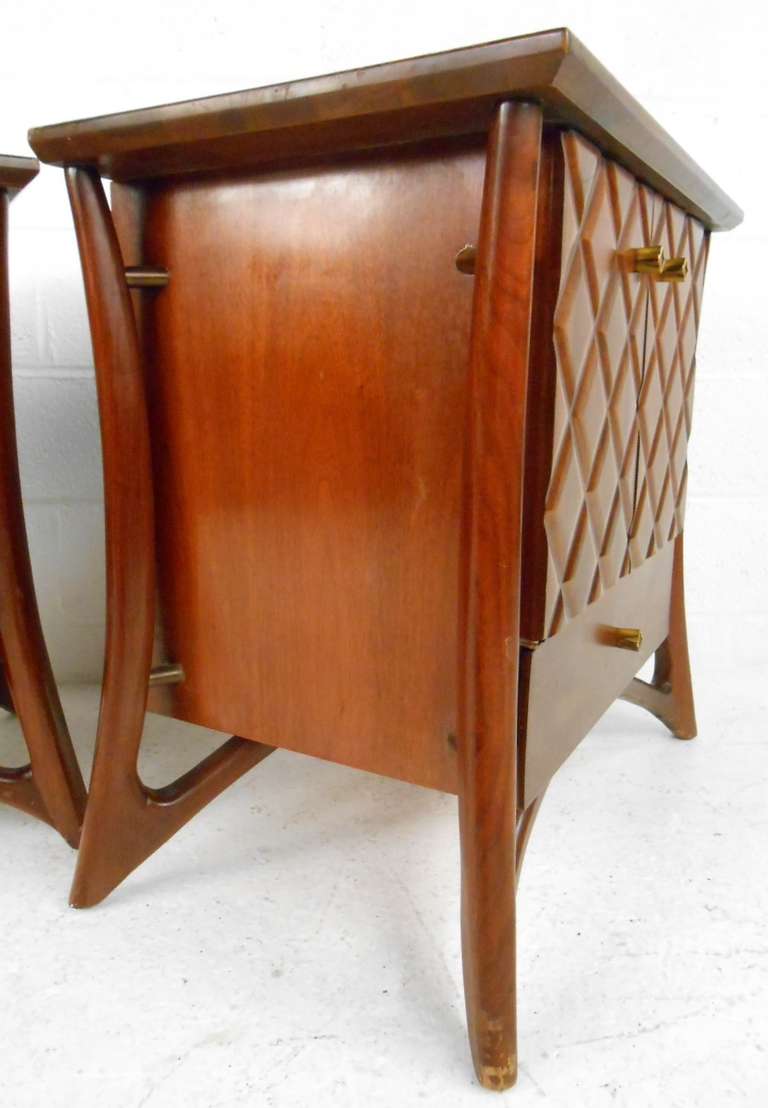 Stylish MidCentury Nightstands at 1stdibs