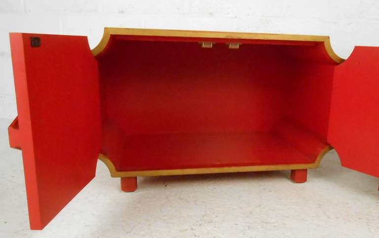 Stylish Red and Gold Bedside Tables by Henredon In Good Condition In Brooklyn, NY