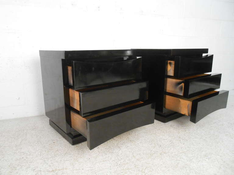 Mid-Century Modern American of Martinsville Nightstands in Black Lacquer