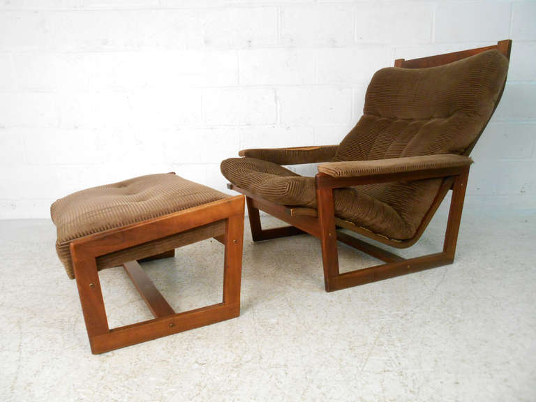 lounge chair and ottoman set