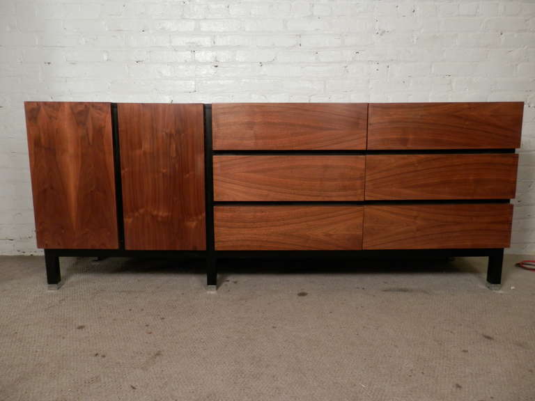 Mid-Century Modern Sleek Mid Century Modern Martinsville Dresser w/ Black Trimming