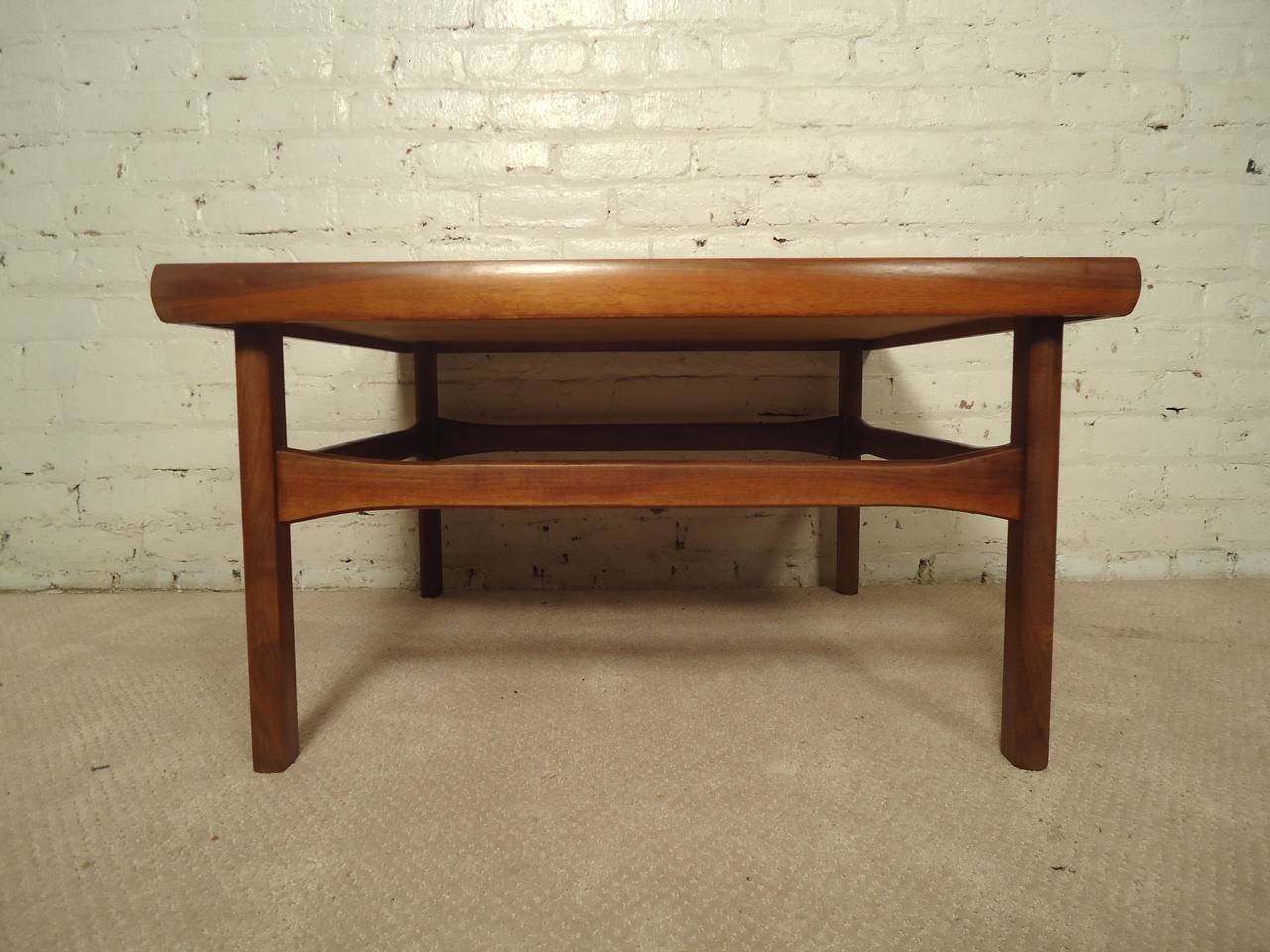 Mid-Century Modern Square Coffee Table In Good Condition In Brooklyn, NY