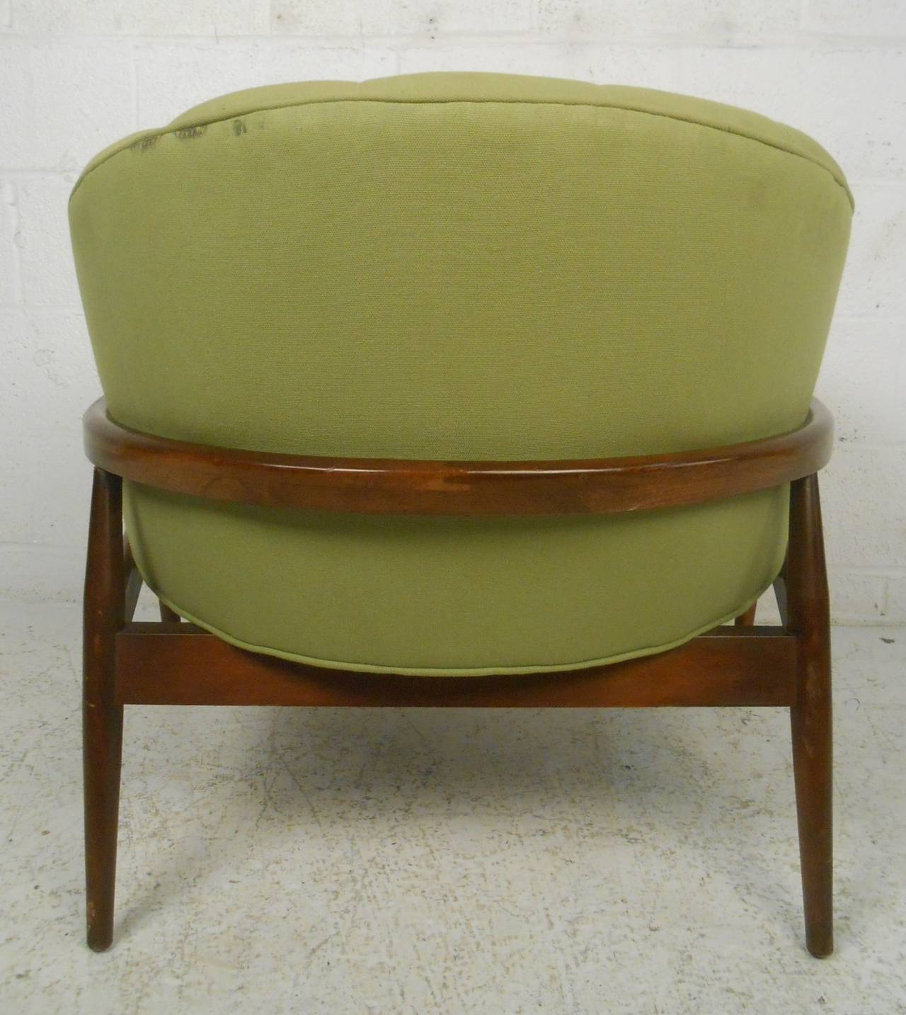 Mid-Century Modern Mid-Century Tufted Lounge Chair by Fairfield Chair Co For Sale