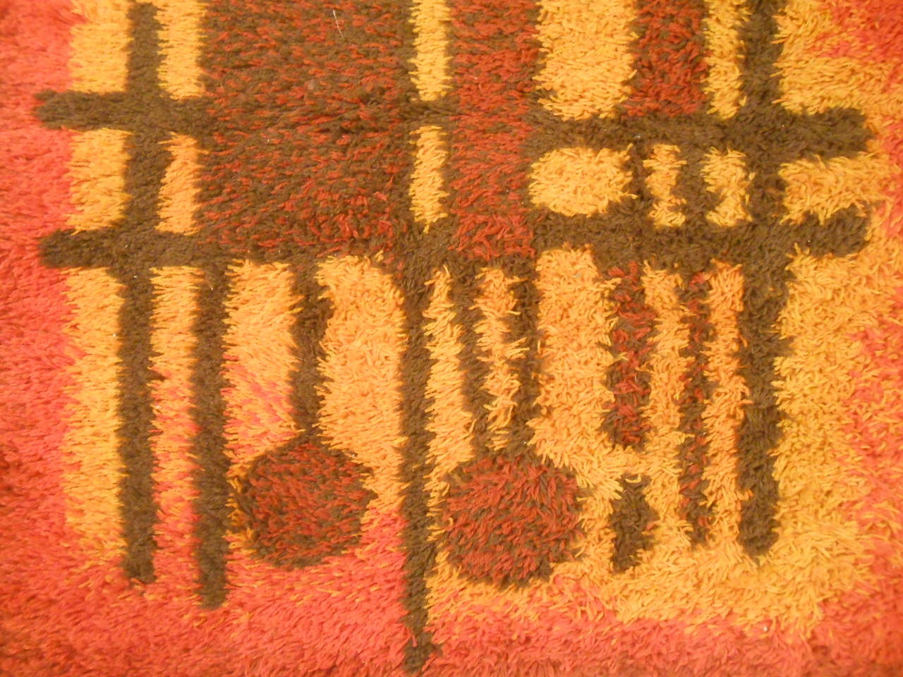 Wild shag rug with vibrant orange hues and 1960s abstract pattern. Unique mid-century modern style area rug adds bright color and vintage modern style to any interior.

(Please confirm item location - NY or NJ - with dealer)