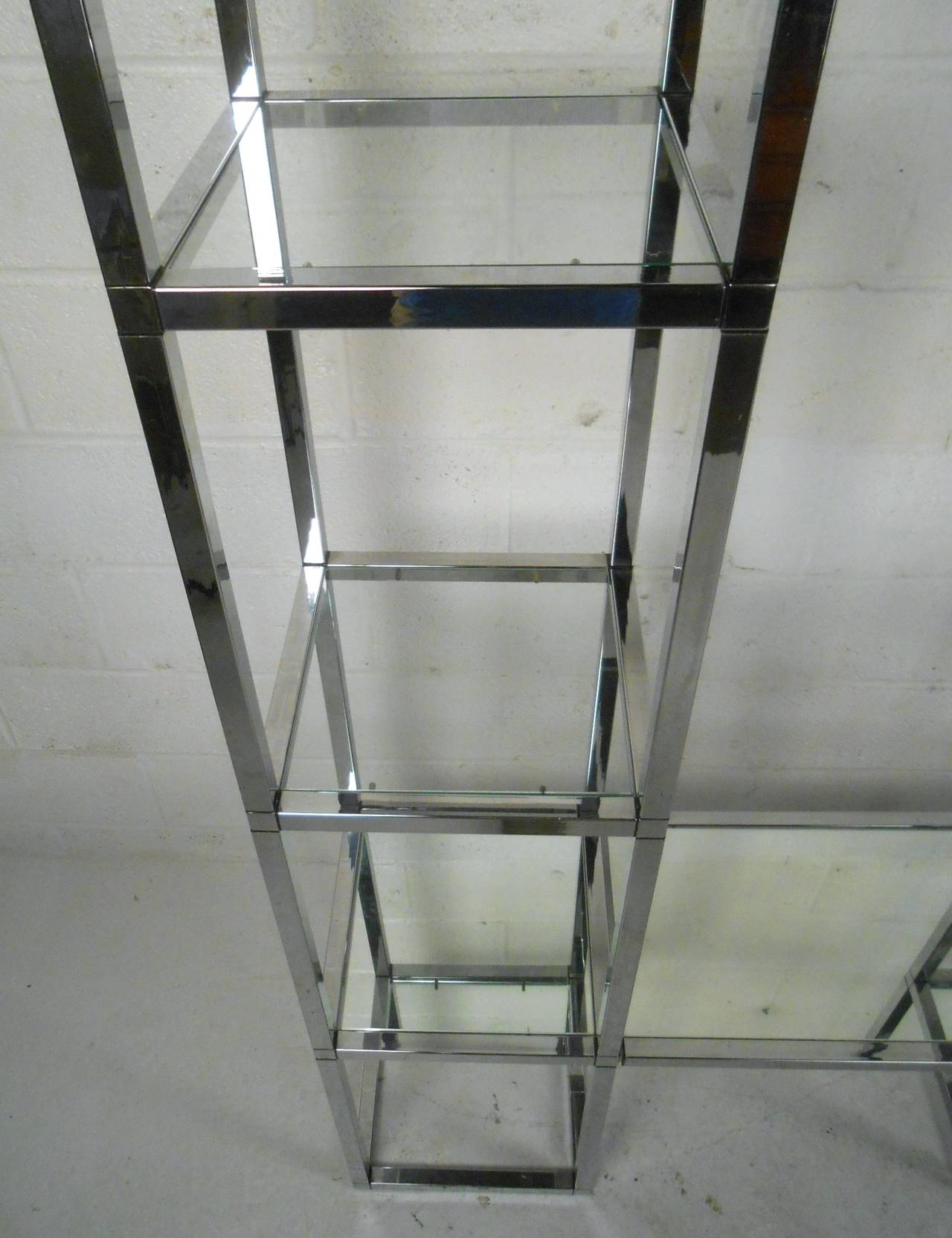 Unique Mid-Century Milo Baughman Style Display Etagere In Good Condition In Brooklyn, NY