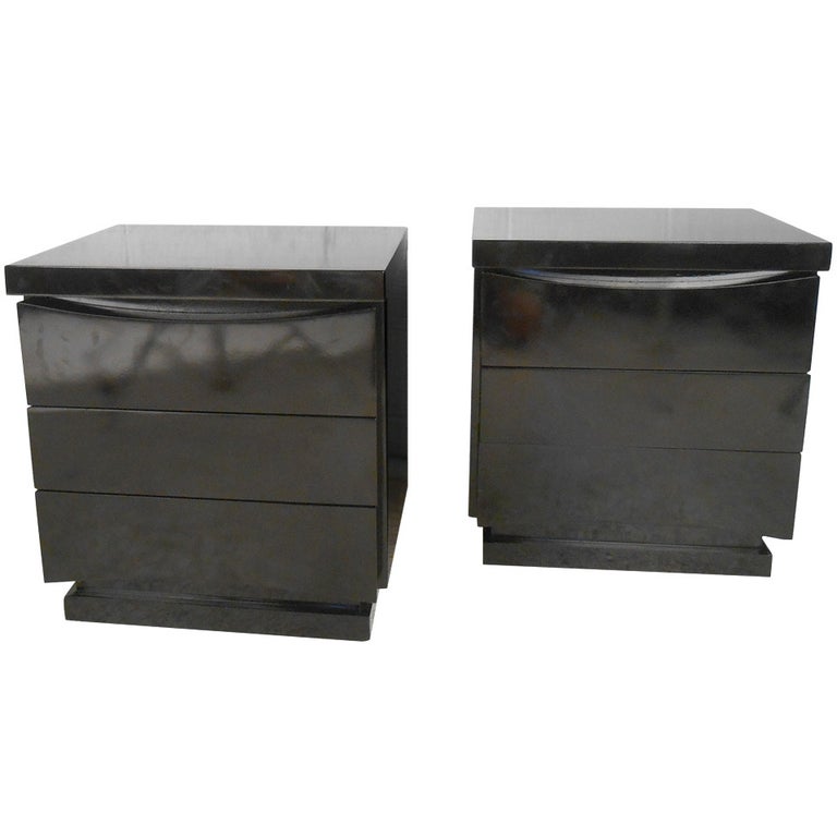 American of Martinsville Nightstands in Black Lacquer at 1stDibs