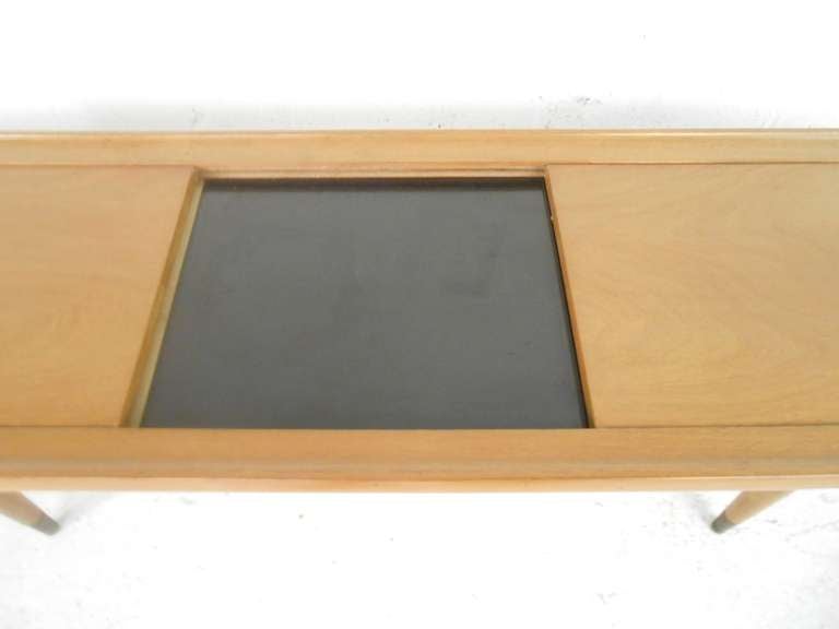Mid-Century Modern Vintage Modern Coffee Table with Expanding Slide Top For Sale