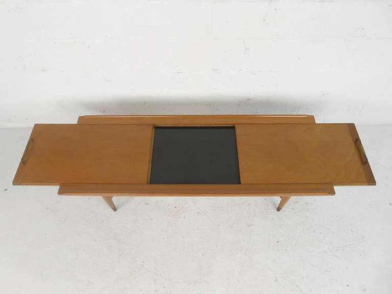 American Vintage Modern Coffee Table with Expanding Slide Top For Sale