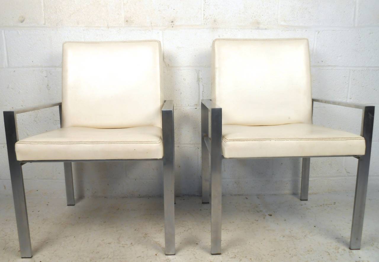 Esszimmerstühle mit Aluminiumrahmen aus der Mitte des Jahrhunderts im Zustand „Gut“ im Angebot in Brooklyn, NY
