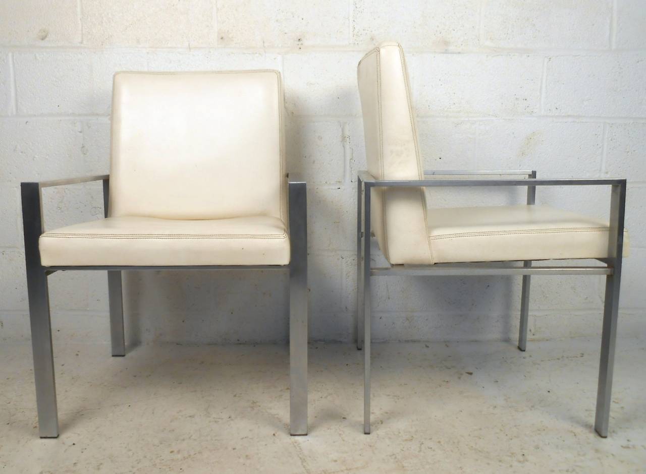 Esszimmerstühle mit Aluminiumrahmen aus der Mitte des Jahrhunderts (Moderne der Mitte des Jahrhunderts) im Angebot