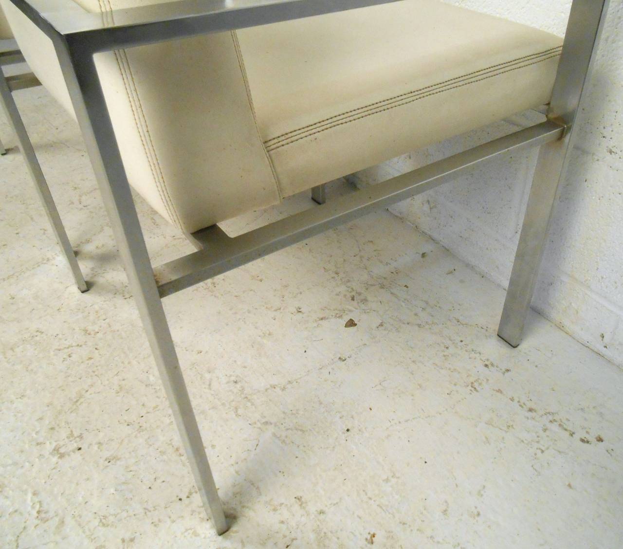 Sillas de comedor con estructura de aluminio de mediados de siglo en venta 1