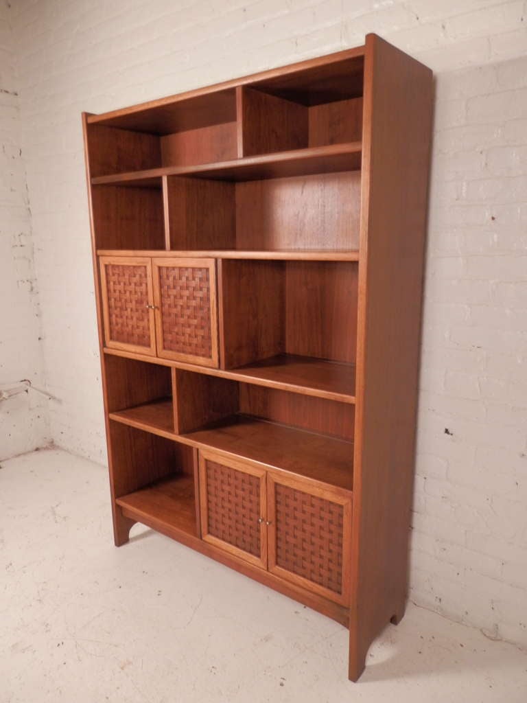 Great vintage modern wall unit by J.B. Van Sciver Furniture Company. Walnut wood grain, numerous compartments, and two "weave" front closed cabinets. A stylish piece to hold all your books, nick-nacks, etc.

(Please confirm item location