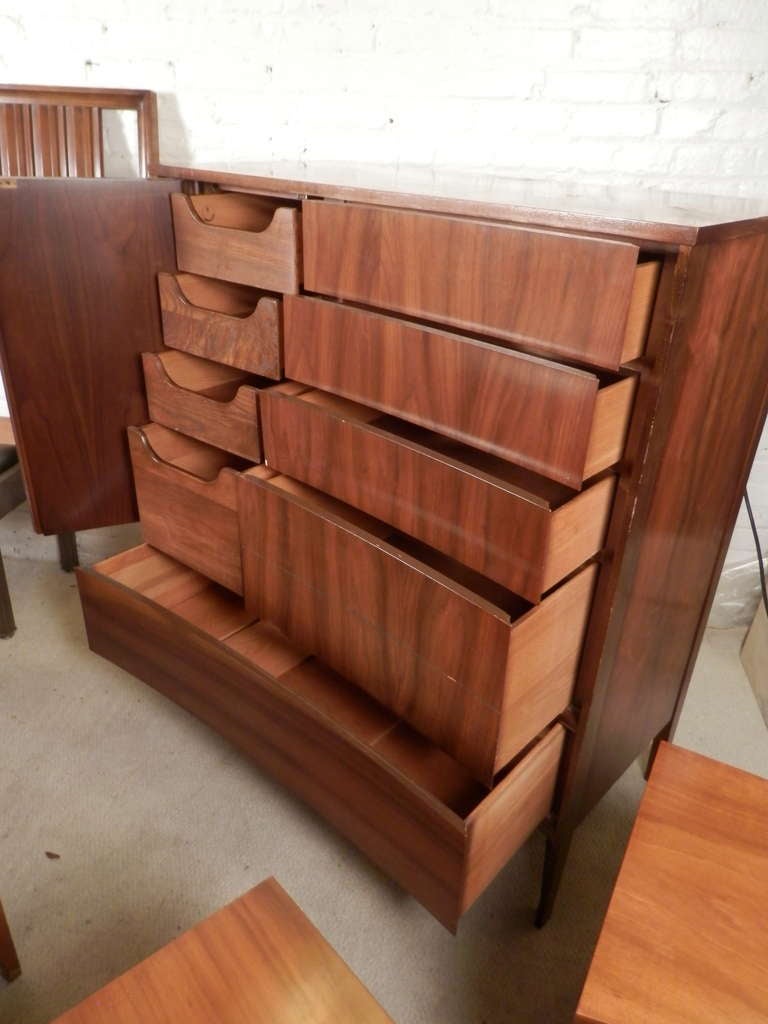 Mid-Century Modern American Bedroom Set by Unagusta In Good Condition For Sale In Brooklyn, NY