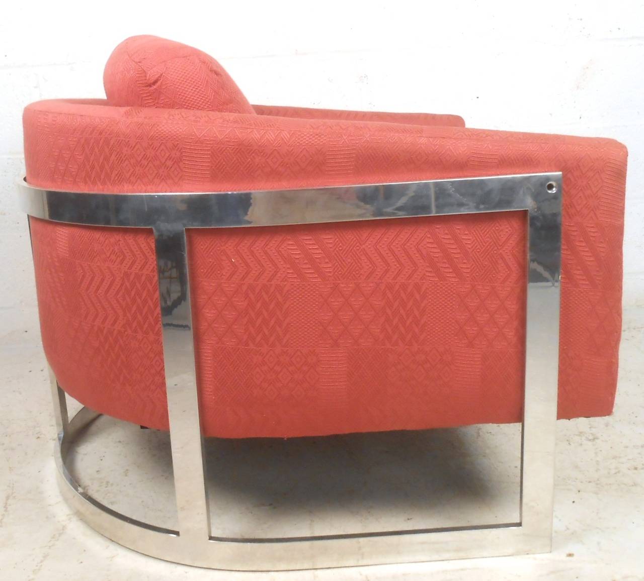 Mid-Century Modern Vintage Modern Barrel Back Lounge Chair  For Sale