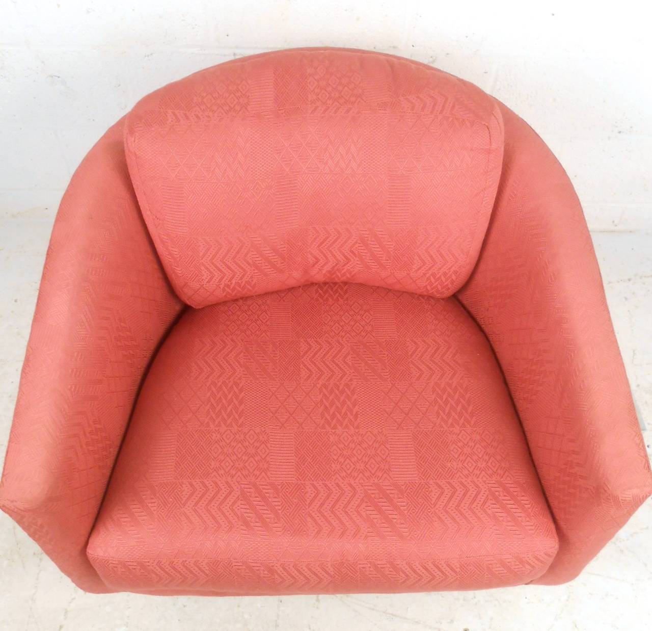 Vintage Modern Barrel Back Lounge Chair  In Good Condition For Sale In Brooklyn, NY