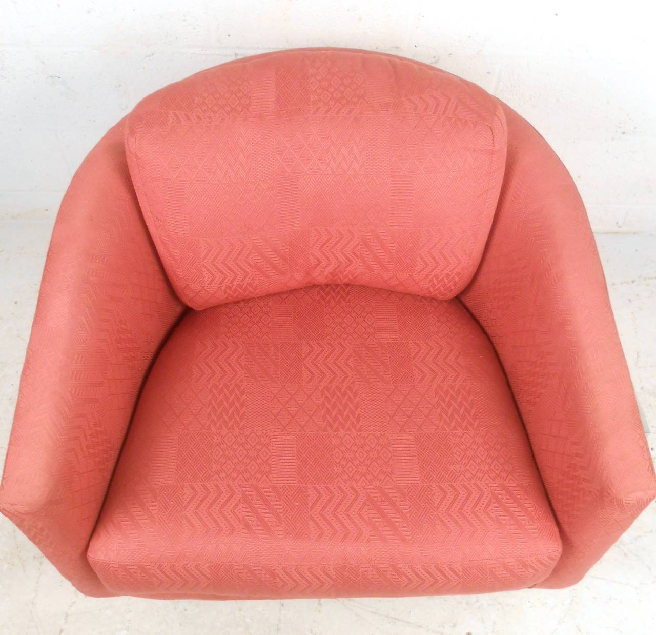Moderner Vintage-Loungesessel mit Fassrückenlehne, Vintage im Zustand „Gut“ im Angebot in Brooklyn, NY