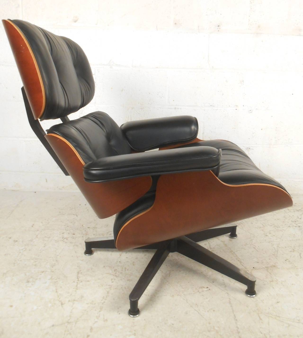 Mid-Century Modern Herman Miller 670 Swivel Lounge Chair with Ottoman