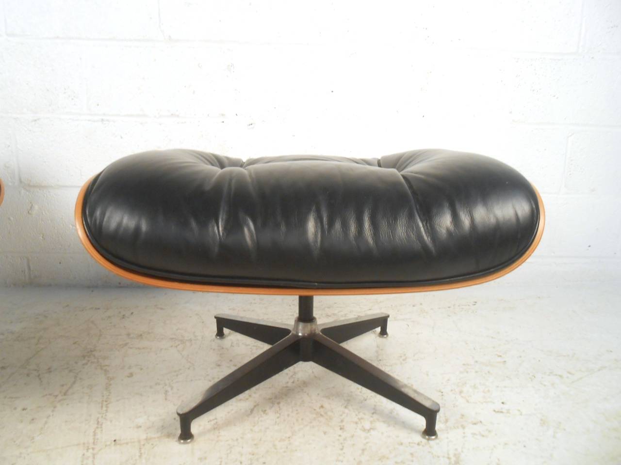 20th Century Herman Miller 670 Swivel Lounge Chair with Ottoman