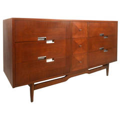 Mid-Century Modern Nine-Drawer Dresser by American of Martinsville 7