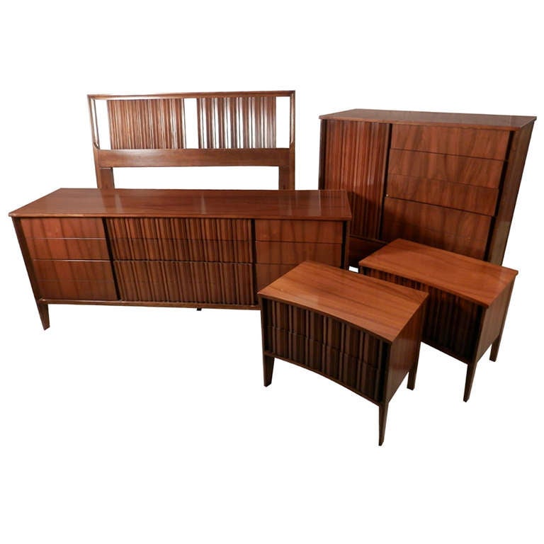 Mid-Century Modern American Bedroom Set By Unagusta For Sale at ...