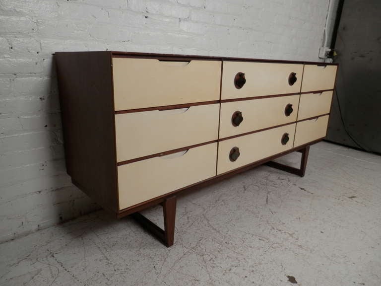 stanley dresser vintage
