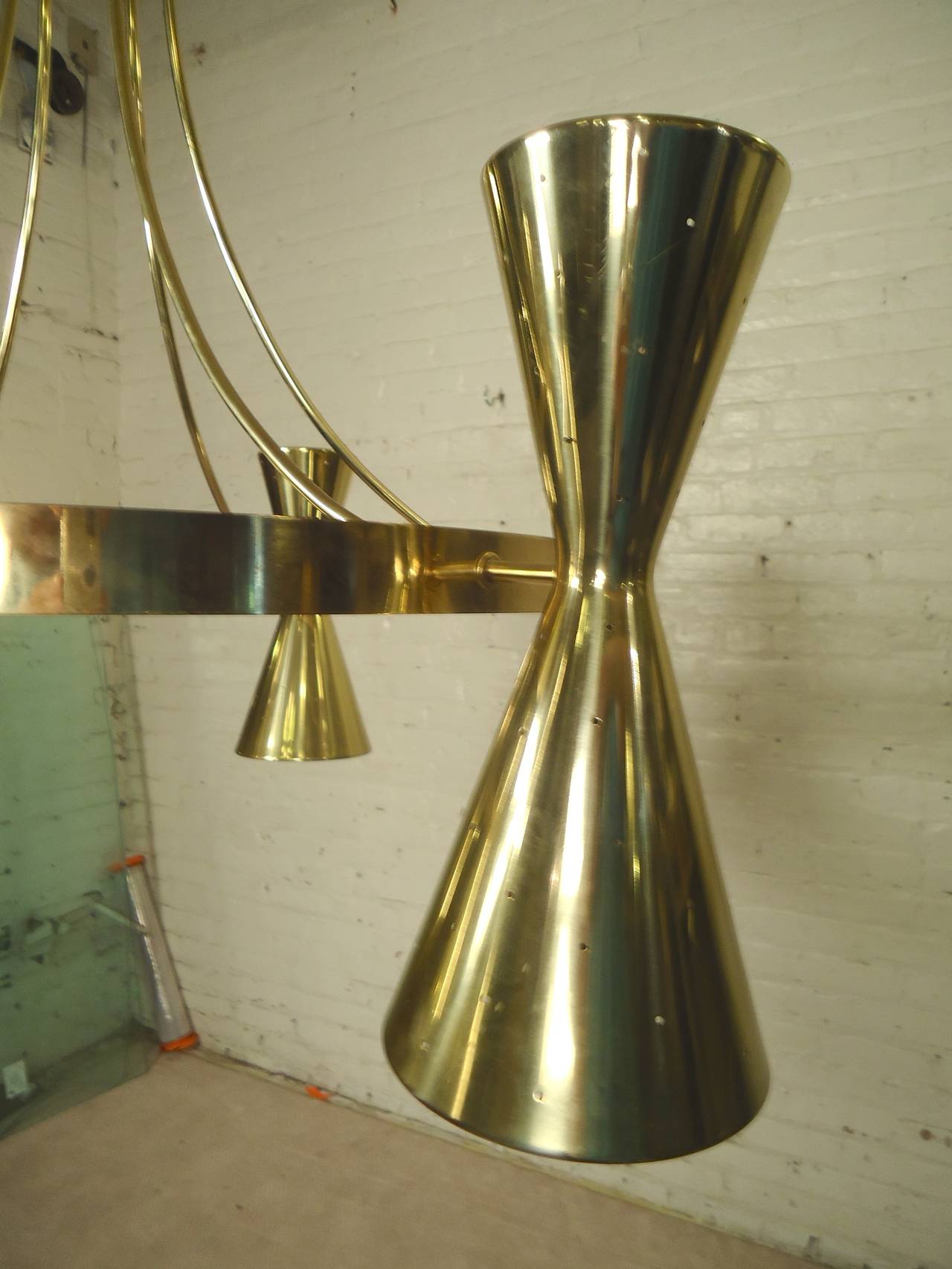 Large Midcentury Twelve-Bulb Chandelier In Good Condition In Brooklyn, NY