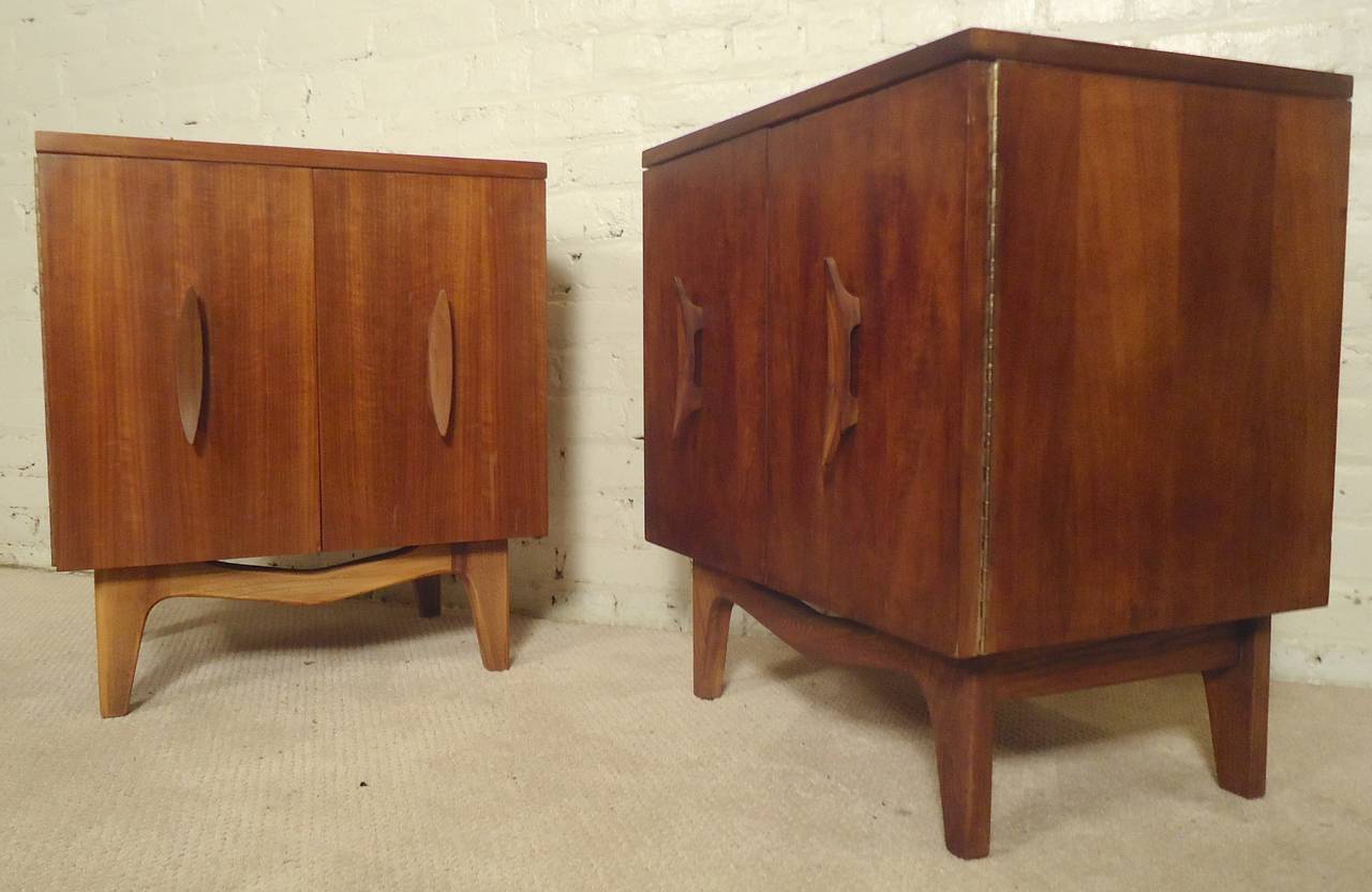 Beautiful walnut side cabinets with scalloped wood handles and carved legs. Ample cabinet space, great for bed side or sofa.

(Please confirm item location - NY or NJ - with dealer)