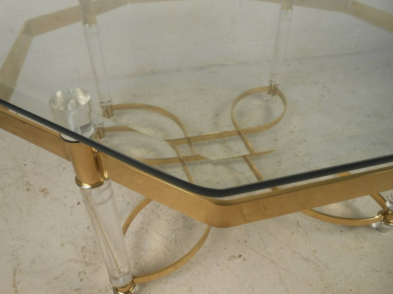 Mid-Century Modern Hollywood Regency Lucite and Brass Coffee Table For Sale