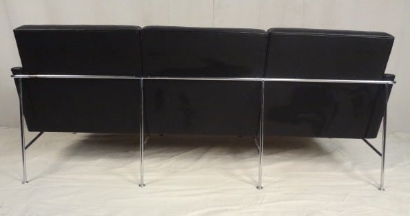 Arne Jacobsen Series 3300 Leather Sofa 1