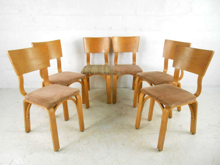 This beautiful vintage set of six Thonet bentwood chairs makes a great addition to any dining set. Original manufacturer's tags still present, please confirm item location (NY or NJ).
