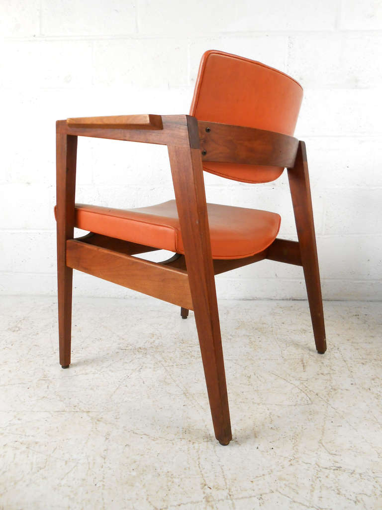 mid century gunlocke chair