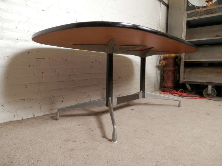 Mid-Century Modern Eames Designed Table for Herman Miller In Good Condition In Brooklyn, NY