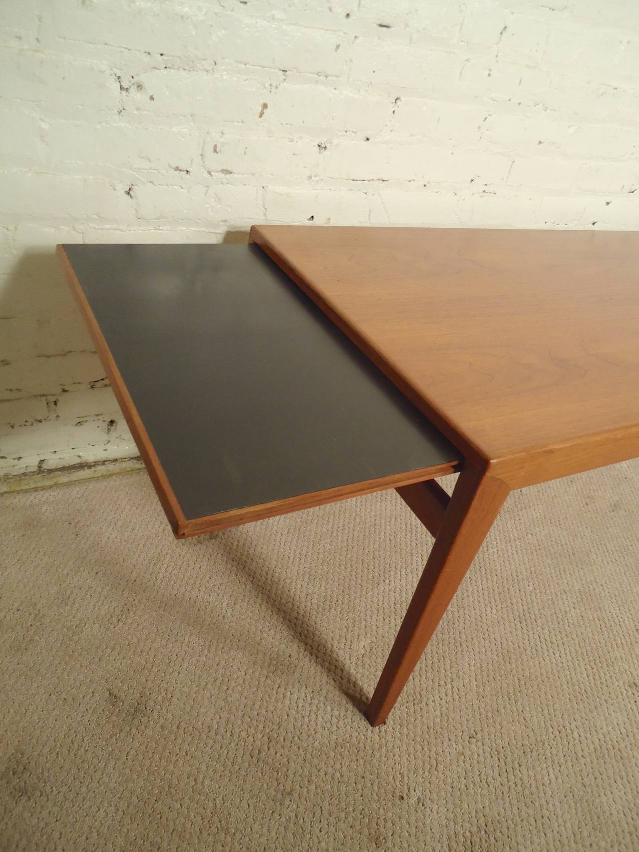 Rare table basse danoise à rallonge extensible Bon état - En vente à Brooklyn, NY