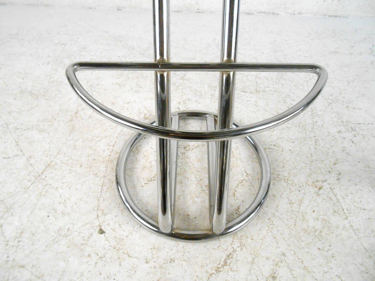 Pair of Mid-Century Modern Chrome Bar Stools In Good Condition In Brooklyn, NY