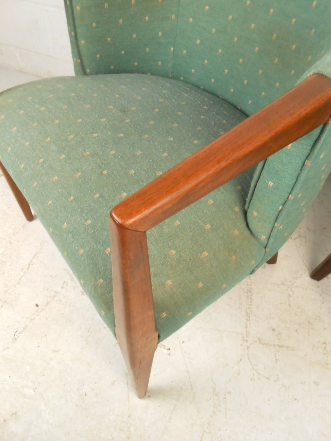 Pair of Midcentury Lounge Chairs with Walnut Frames 3