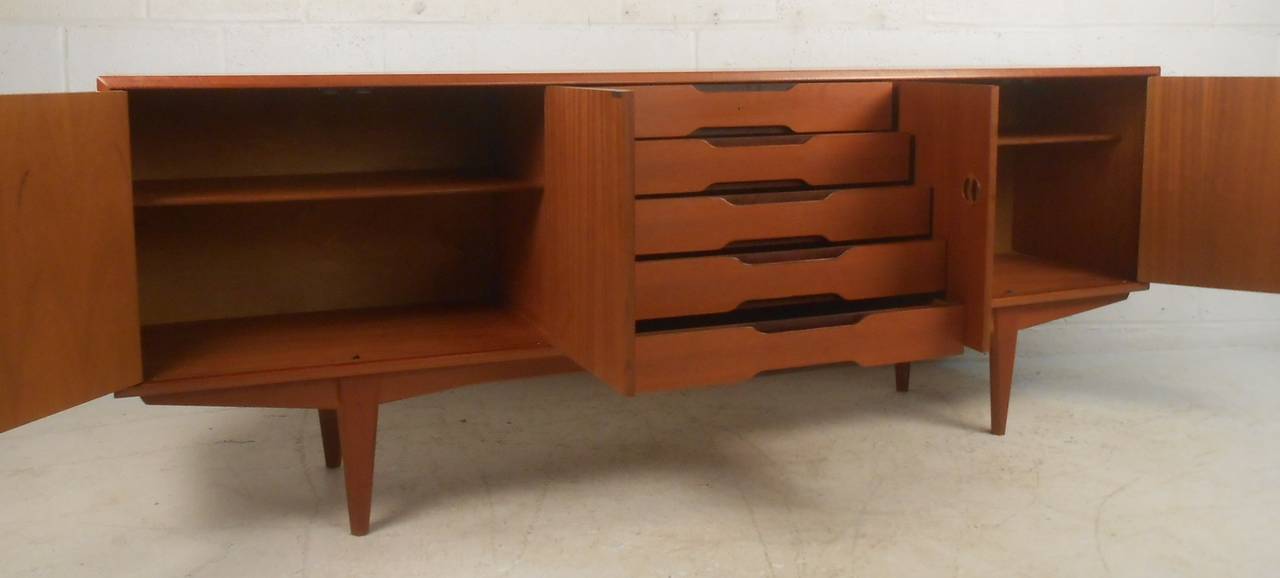 Impressive Danish Modern Dining Room Sideboard In Good Condition In Brooklyn, NY