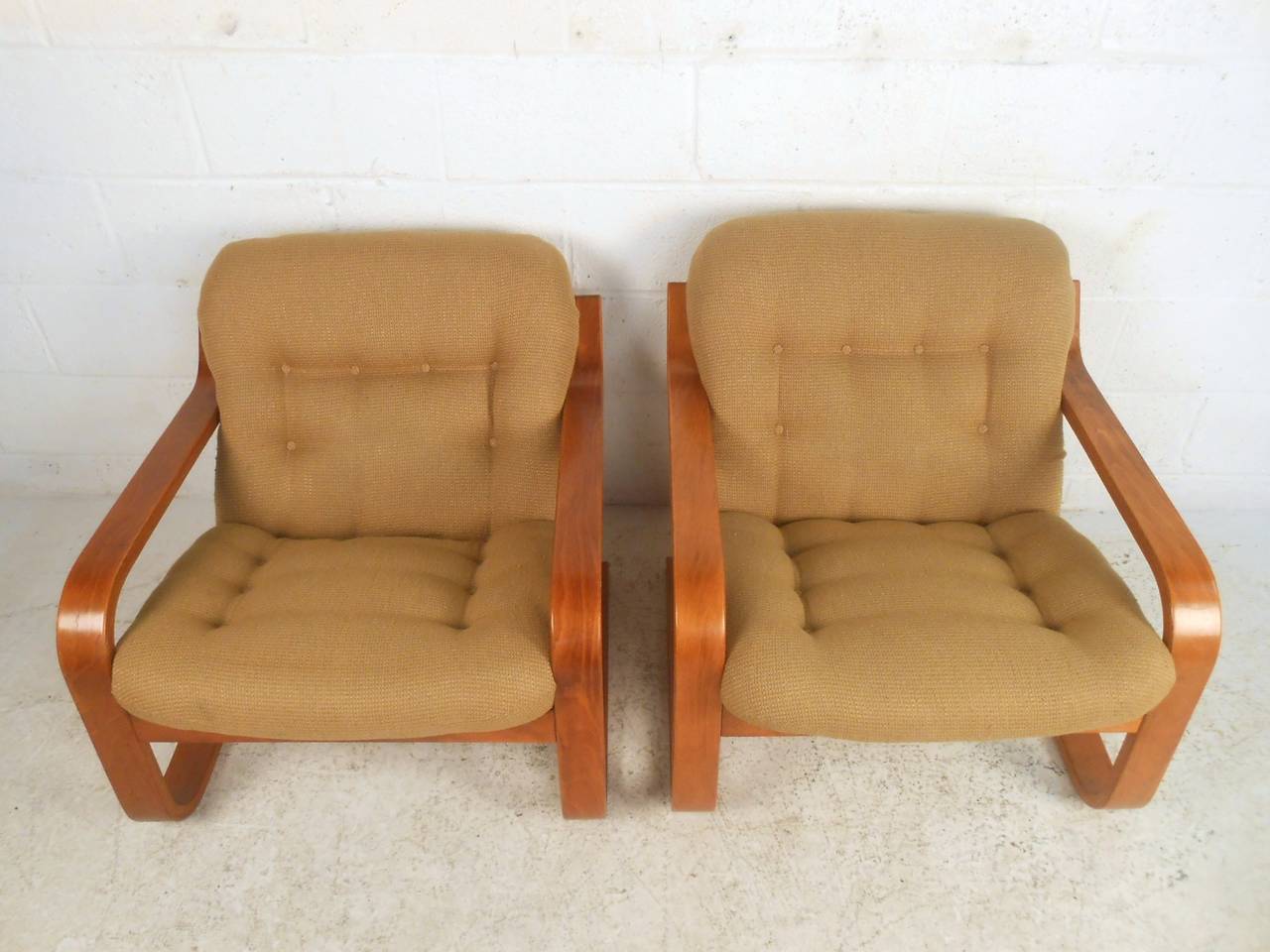 Pair of Midcentury Scandinavian Modern Westnofa Bentwood Lounge Chairs In Good Condition In Brooklyn, NY