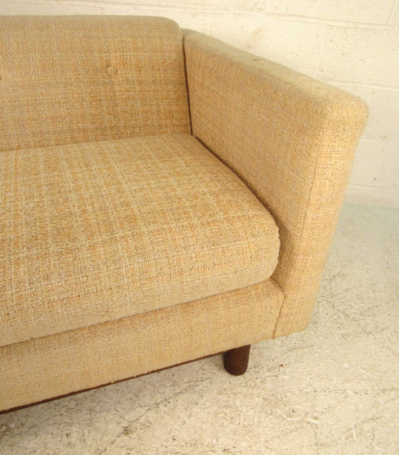 Mid-Century Modern Vintage Knoll Style Love Seat In Good Condition In Brooklyn, NY