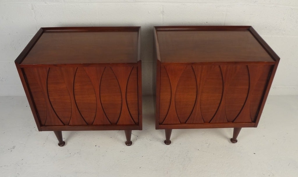 Nice pair of walnut night stands manufactured by Hoke Wood Products, a small furniture shop in Thurmont, Md. Please confirm item location (NY or NJ) with dealer.