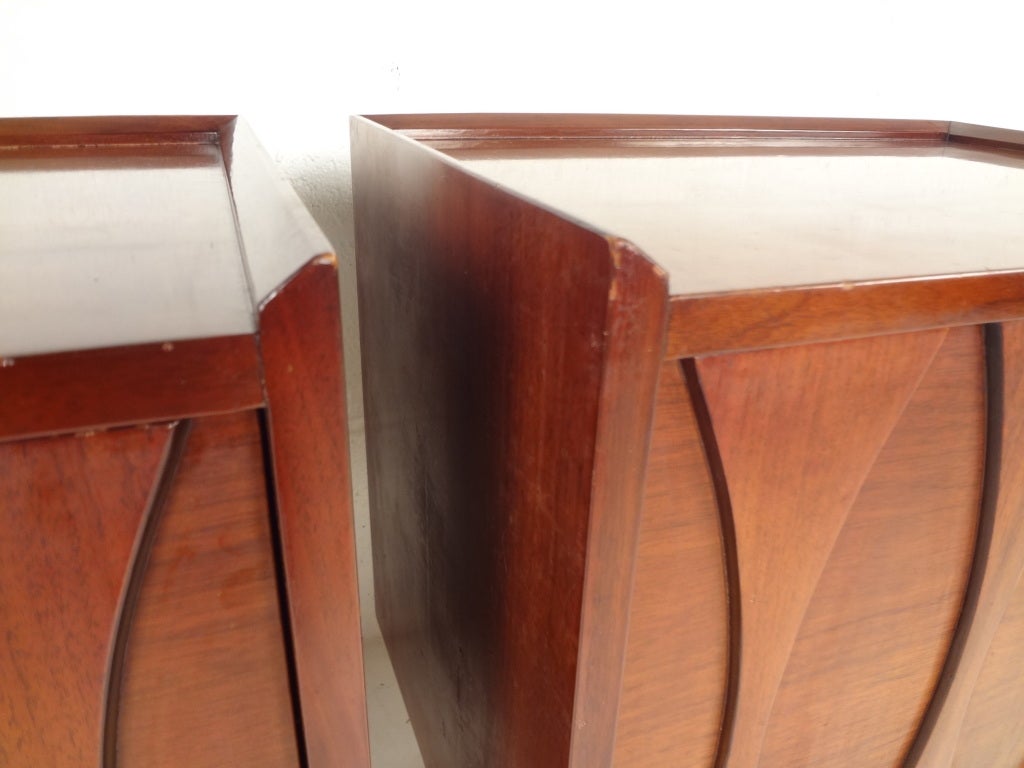 Pair of Mid-Century Modern American Walnut Night Stands In Good Condition In Brooklyn, NY