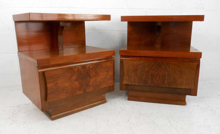 Pair of Mid-Century Modern Lane Style Walnut Nightstands