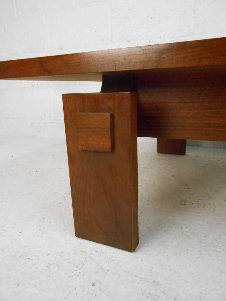Mid-Century Modern Lane Coffee Table with Decorative Inlay For Sale