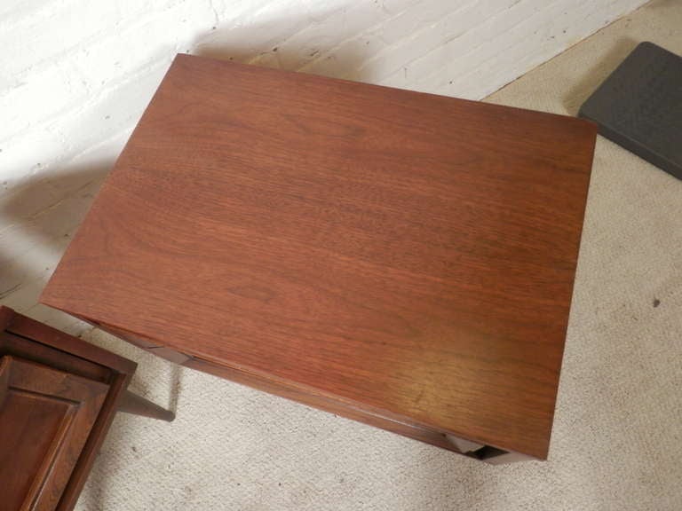 Mid-Century Modern Pair Of American Two Drawer Nightstands