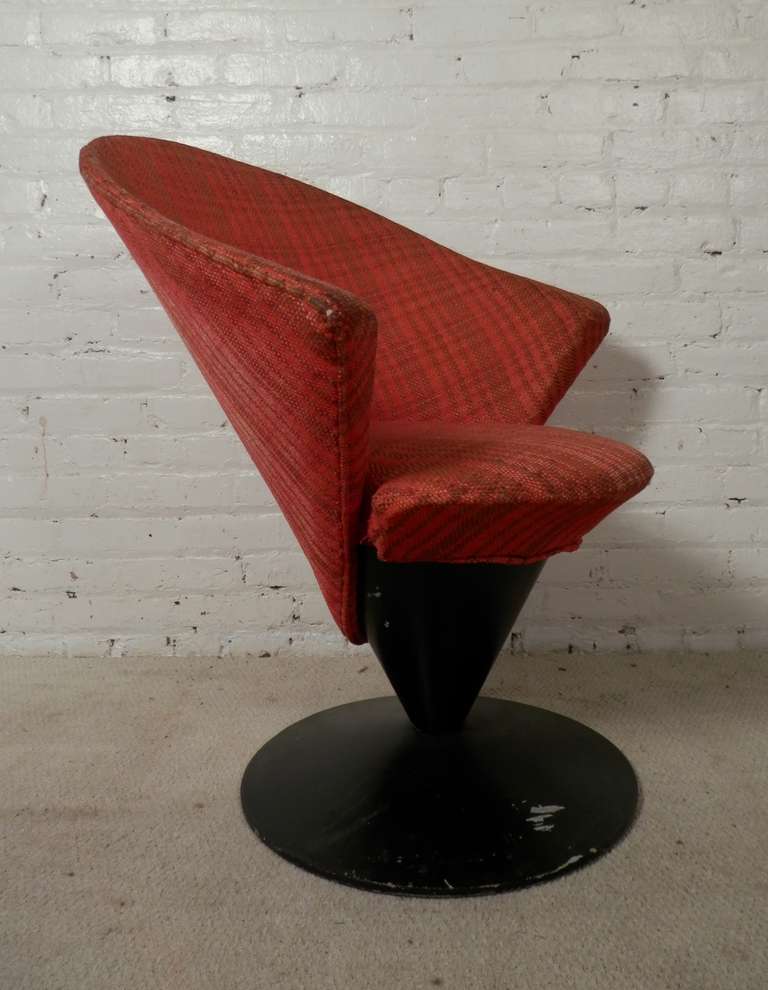 Funky cone shape lounge chair by Adrian Pearsall for Craft Associates. Heavy iron base with sculpted round back seat. A one of a kind hip chair!

(Please confirm item location - NY or NJ - with dealer)