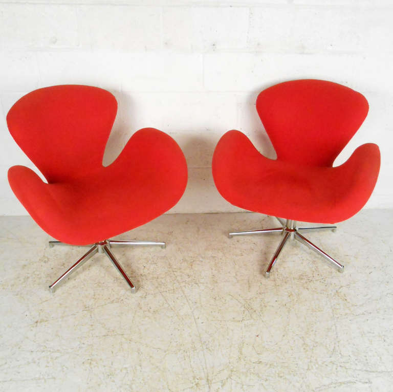 This pair of swivel Swan chairs in the style of Arne Jacobsen feature sculpted seats on a chrome swivel base. The unique mid-century design make these a truly impressive addition to any home. 

Please confirm item location (NY or NJ).