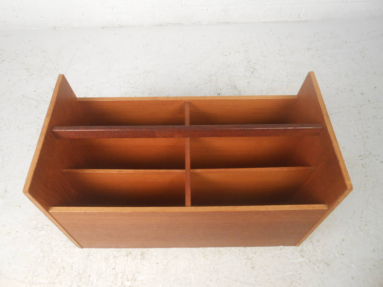 Mid-Century Modern Teak Magazine Caddy with Wheels In Good Condition For Sale In Brooklyn, NY
