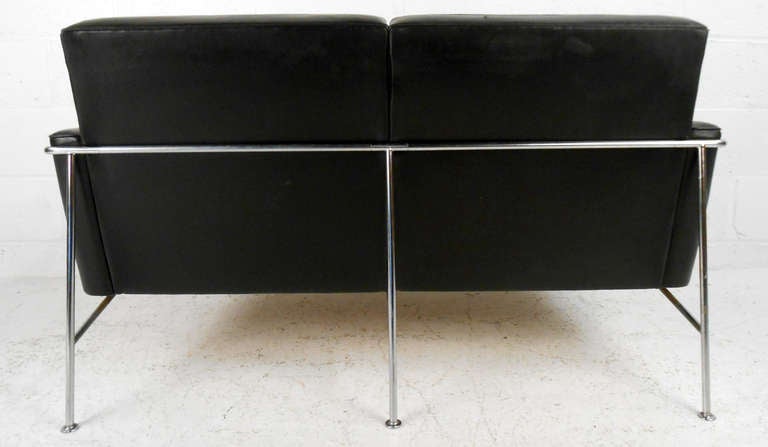 Mid-Century Modern Mid-Century Two Seat Airport Sofa by Arne Jacobsen